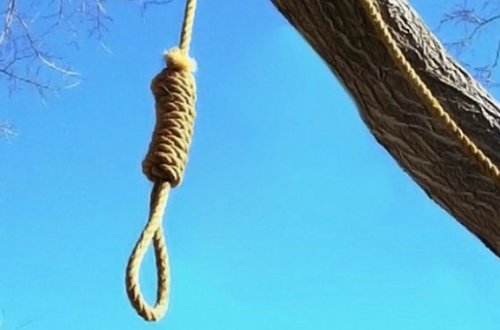 Azərbaycanda vəzifəli şəxsin asılmış meyiti tapıldı