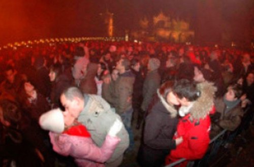 Bu gün kütləvi öpüş olacaq