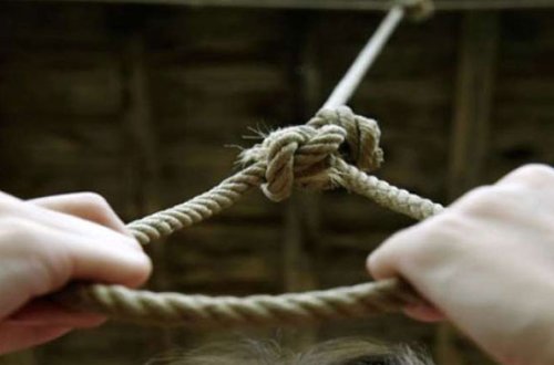 38 yaşlı kişi özünü asdı