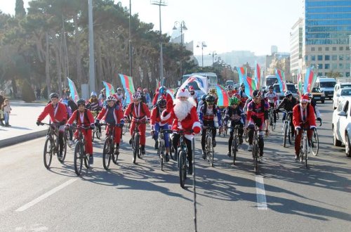 Bakıda Həmrəylik Günü və Yeni il münasibətilə veloyürüş təşkil olunub – FOTO 
