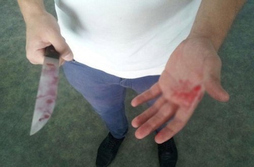 Arvadı ilə mübahisə etdi, özünü bıçaqladı