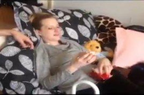 Qorxunc diaqnoz qoyulmuş sevgilisinə evlilik təklif etdi - VİDEO