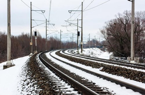 3 nəfərdən ibarət ailə qatarın altında qaldı - VİDEO