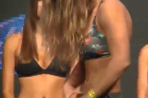 Qadın döyüşçünün bikini ilə bu görüntüsü rekord qırdı - VİDEO