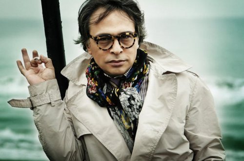 Türkiyəni təhqir edən məşhur modelyer vəhşicəsinə döyüldü - VİDEO