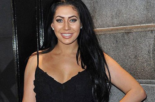 Aktrisa nənəsinin cəsədiylə şəkil çəkdirib paylaşdı - FOTO