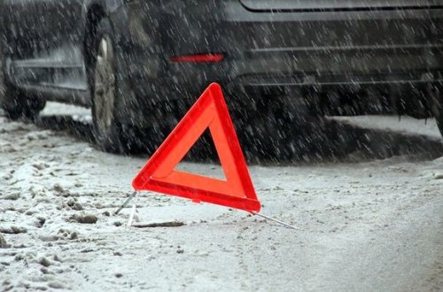 Şabranda “Prado” ağaca çırpılıb: Xəsarət alan var