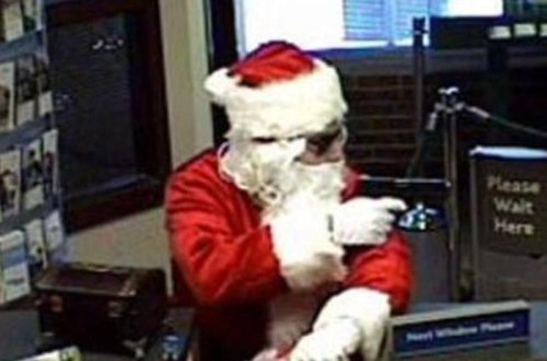 Şaxta Baba geyimində mağazanı soydu - Batumidə