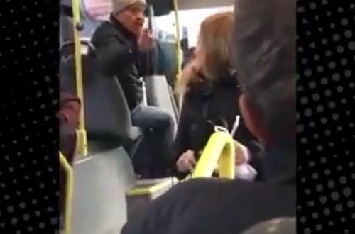 Avtobusda dava: qoca kişilər bir-birinə çətir atdılar - VİDEO