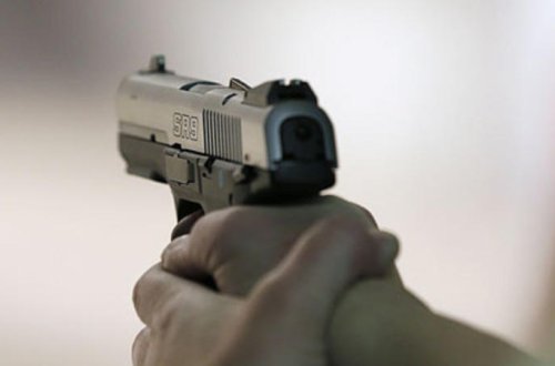 Məmur şəhər meri və komitə sədrini güllələdi