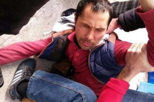 Türkiyədə terrorçuya bənzəyən şəxsi küçədə döydülər – VİDEO