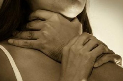 45 yaşlı arvadını boğaraq öldürdü