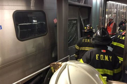 ABŞ-da sərnişin qatarı relsdən çıxıb - 103 yaralı+Video