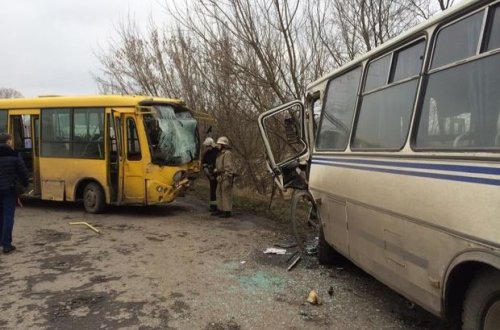 Rusiyada 2 avtobus toqquşub: Ölən və yaralananlar var