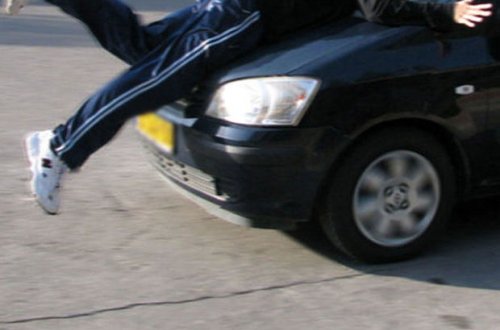 Bakıda avtomobil sərxoş piyadanı vurub – FOTO + VİDEO