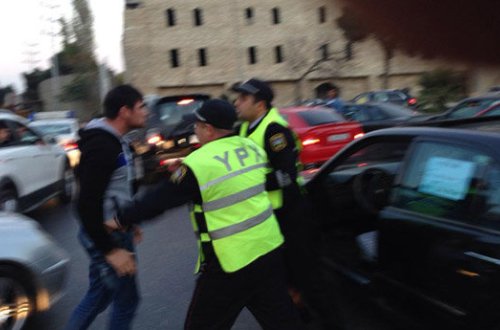 Bakıda polis tələbəni döydü: Üstü-başı palçıq, üzü cırıq..