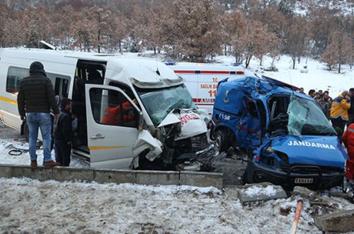 Türkiyədə hərbi maşın qəzaya düşdü - 2 şəhid, 10 yaralı