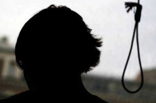 Bakıda kreditə götürdüyü fotoaparatın pulunu ödəyə bilməyən fotoqraf özünü asıb