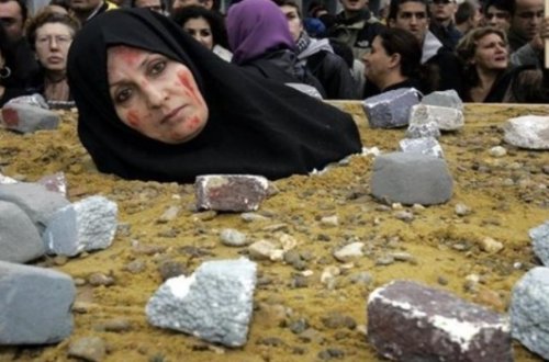 DƏHŞƏTLİ GÖRÜNTÜLƏR! Xəyanətin amansız cəzaları - İNANILMAZ FAKTLAR