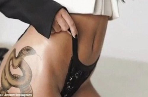 Bədəninin elə bir yerinə tatu döydürdü ki... - fotolar