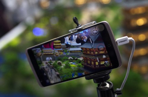 Gözlə idarə olunan smartfon hazırlanıb