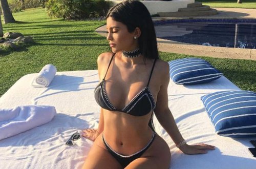 79 min dollarlıq çimərlik geyimi ilə istirahətdə - fotolar