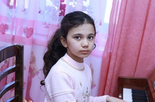 10 yaşlı Nuray: Anamsız yaşaya bilmərəm – FOTO + VİDEO