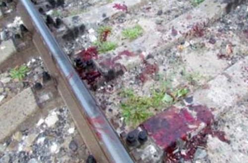 Qatarla mikroavtobus toqquşdu: 5 ölü