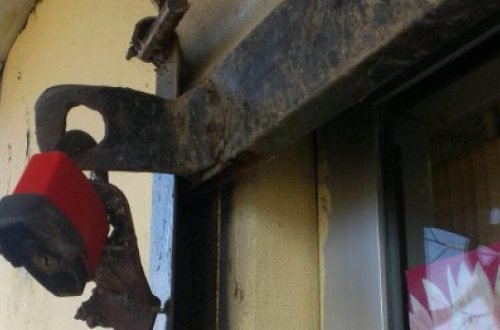 İki oğru poçtun acığını mağazadan çıxdı - FOTO