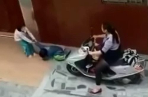 Azyaşlı qıza qarşı işgəncə: bu görüntü ölkəni ayağa qaldırdı - VİDEO