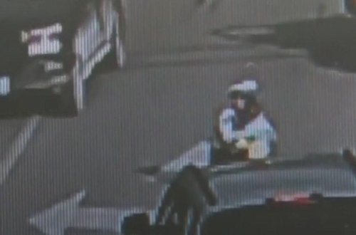 Polis uşağı ölümdən son anda xilas etdi - VİDEO