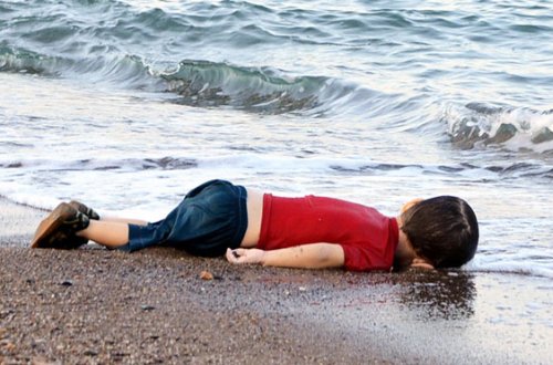 ​Başı telefona qarışan ananın 4 yaşlı uşağının hovuzda boğulduğu an- VİDEO