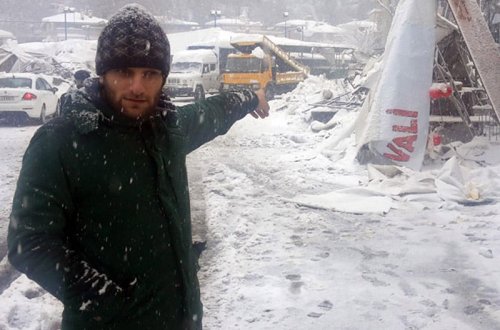 İstanbulda bazar çökdü: avtobuslar uçqunun altında qaldı - FOTO