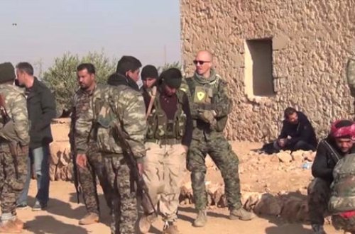 ABŞ əsgərlərinin terrorçulara təlim keçdiyi şok görüntülər ortaya çıxdı (VİDEO)