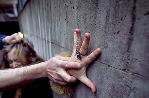 27 yaşlı “daşqın qurbanı” rusiyalı qadını zorlayıb