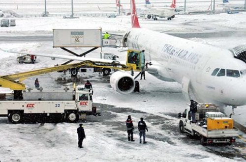 Hava limanında təyyarələrin enişinə icazə verilmir - Türkiyədə