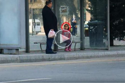Azərbaycanda küçədə üşüyən qıza vətəndaşların REAKSİYASI- VİDEO