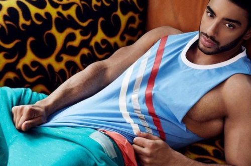 İnanmaq olmur ki, qızları dəli edən bu yaraşıqlı oğlan əslində... - FOTOLAR