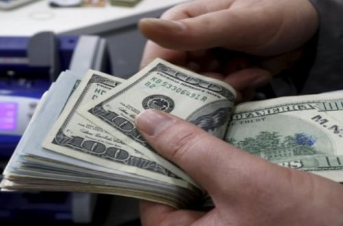 Azərbaycanda dollar 1.90 manat oldu