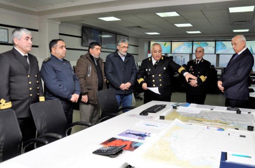 İtkin düşən neftçilərin ailə üzvləri qəzanın baş verdiyi yerdə - FOTOLAR