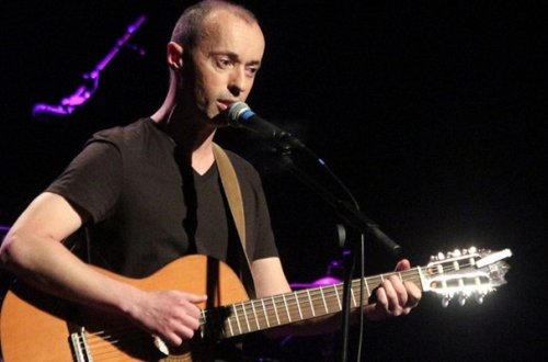 Fransalı müğənni “Reina” qətliamını ələ saldı