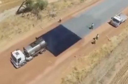 Asfaltı belə çəkərlər - VİDEO