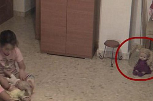 ŞOK: Evdəki ruhlar qızı qorxutdu - VİDEO