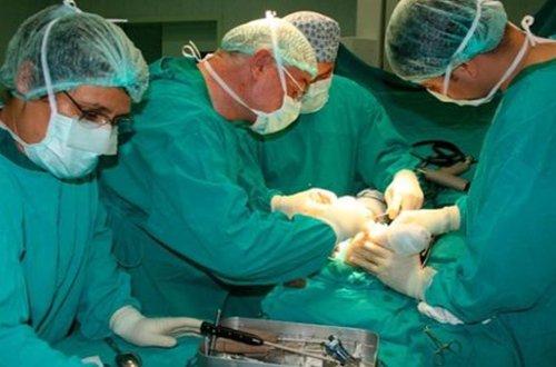 Əməliyyat masasında ölən qadınla bağlı nazirlikdən AÇIQLAMA