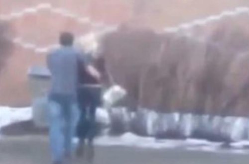 Gənc oğlan xəyanət etmiş sevgilisini zibil qutusuna tulladı - VİDEO