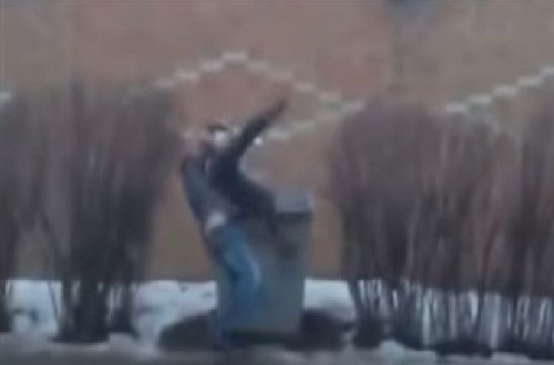 Xəyanətə görə qızı zibil yeşiyinə atdı – VİDEO