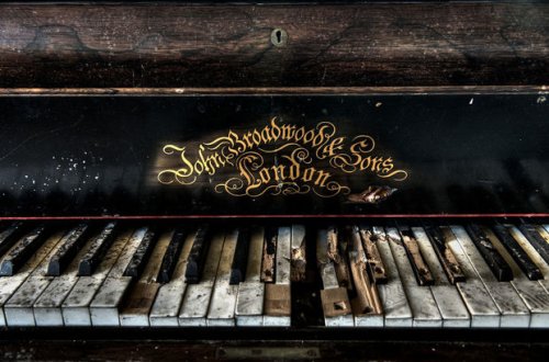 Pianonun içindən xəzinə tapıldı