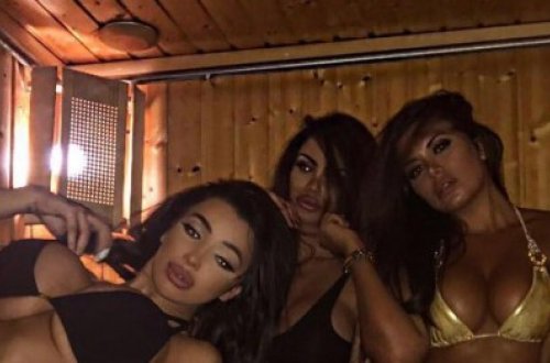 Əxlaqsızlığı ilə ad çıxaran ulduz rəfiqələri ilə saunada - FOTO