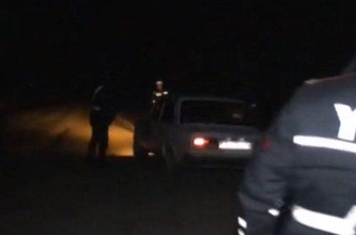 Rəis, pivə içmişəm də- Sürücü maşını polisin üstünə sürdü