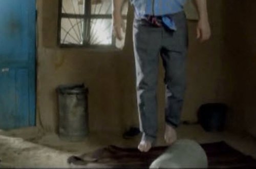 Özünü evində asdı